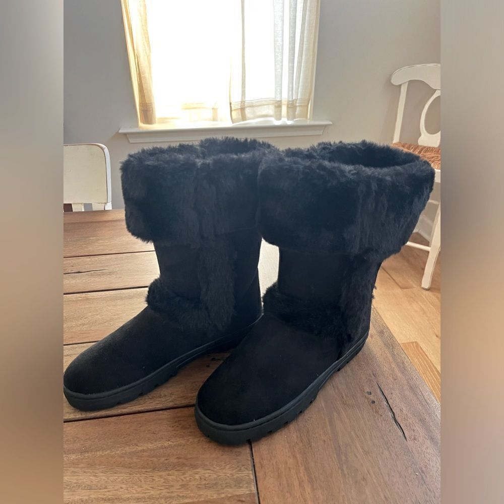 Style & Co. Women's Black Fur Boots; Size 8
Brand New, perfect condition